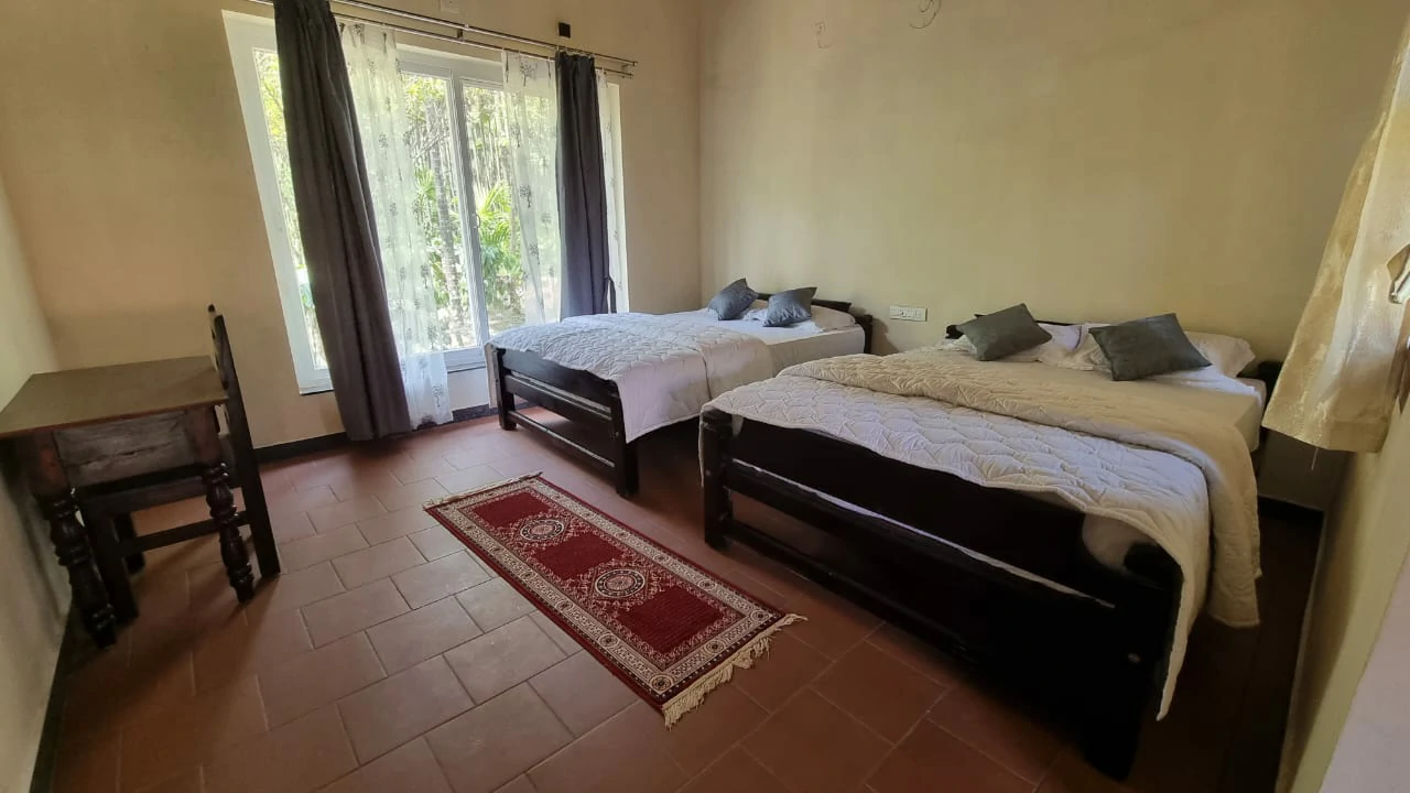 4 Sharing Family Room
